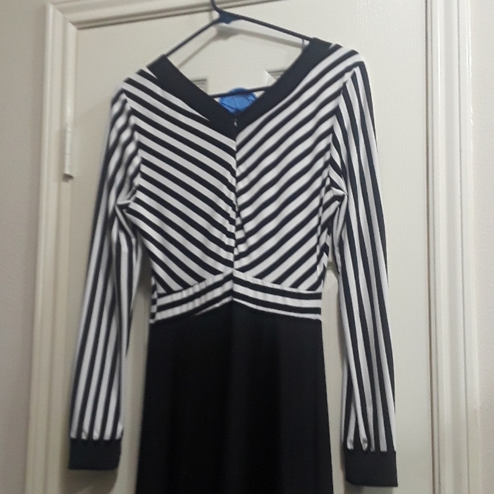 Dress - Picture 3 of 3